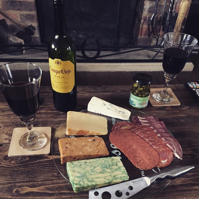 640x640, 116 Kb / сыр, вино, нарезка, бокал, нож, вкусно