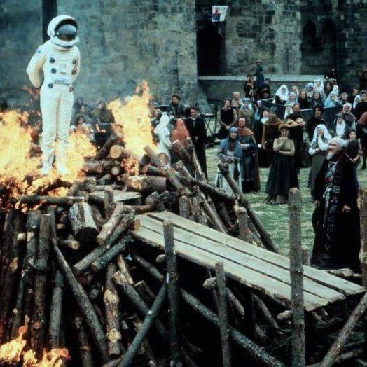 524x524, 70 Kb / костер, космонавт, инквизиция