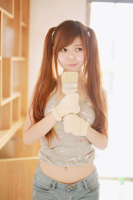 533x800, 53 Kb / шкаф, девушка, кисточка, краска, майка, джинсы, азиатка