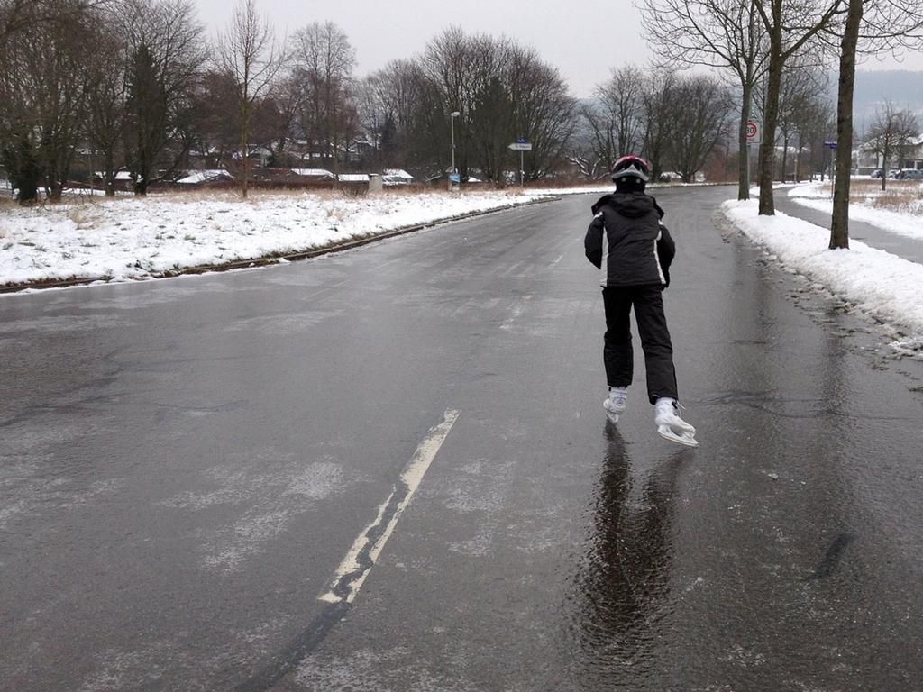 1024x768, 139 Kb / Гололёд, дорога, коньки