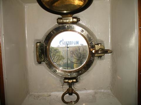 480x360, 25 Kb / иллюминатор, газпром