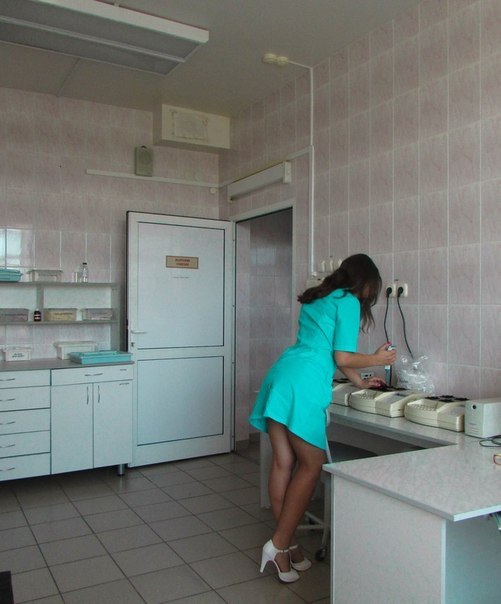 501x604, 47 Kb / больница, халатик, ноги, каблуки