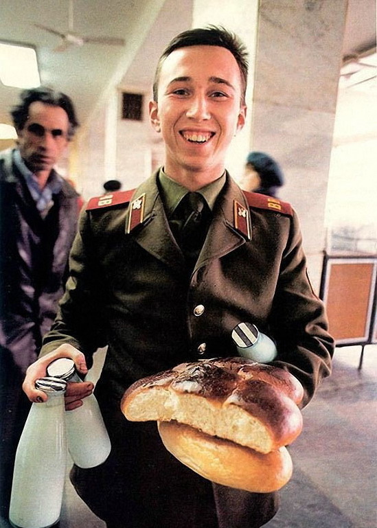 549x769, 130 Kb / хлеб, молоко, улыбка, ностальгия