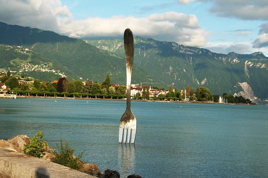 900x600, 122 Kb / Вилка, памятник, вода, горы