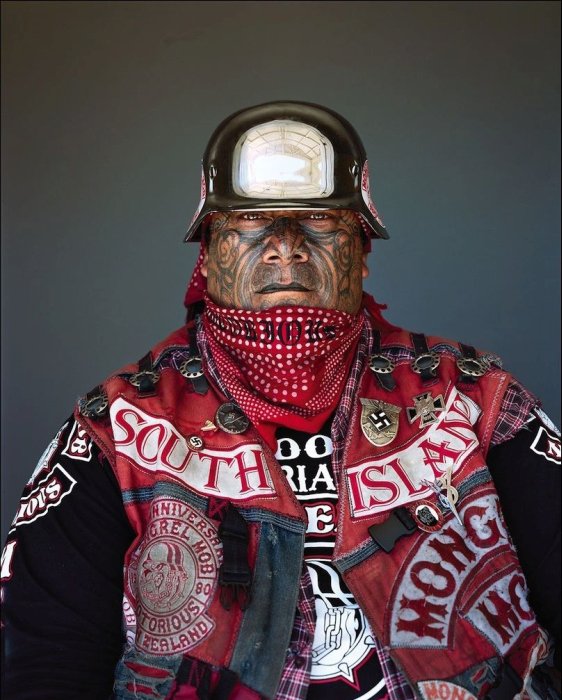 562x700, 88 Kb / банда, Mongrel Mob, каска, тату