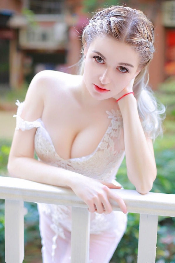 600x898, 95 Kb / блондинка, белое платье