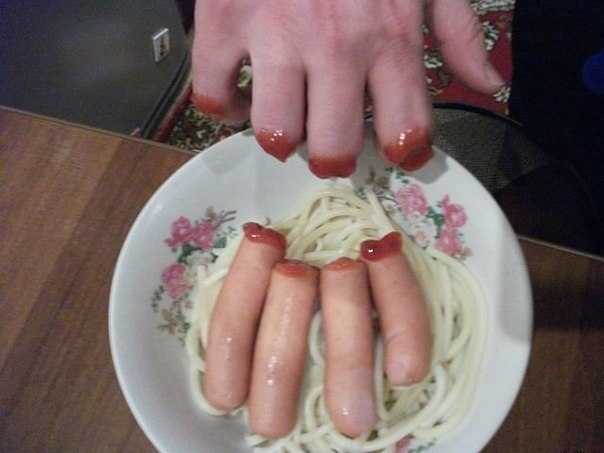 604x453, 45 Kb / макароны, пальцы, сосиски, кетчуп