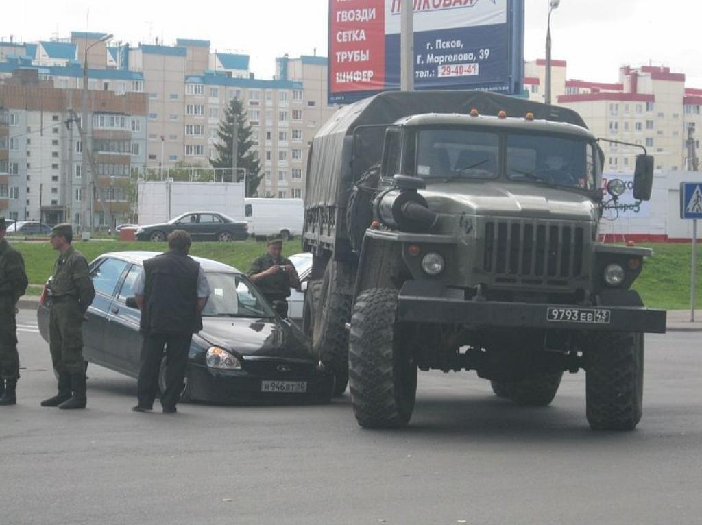 1024x766, 260 Kb / Лада, Урал, военные, дтп