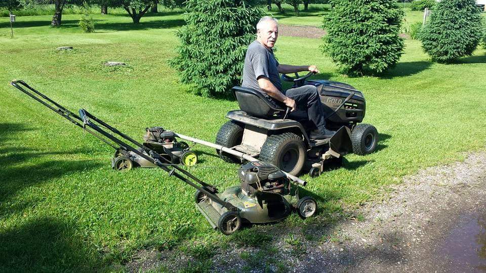 960x540, 135 Kb / Газонокосилки, три