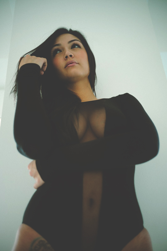 540x810, 156 Kb / брюнетка, тату, боди