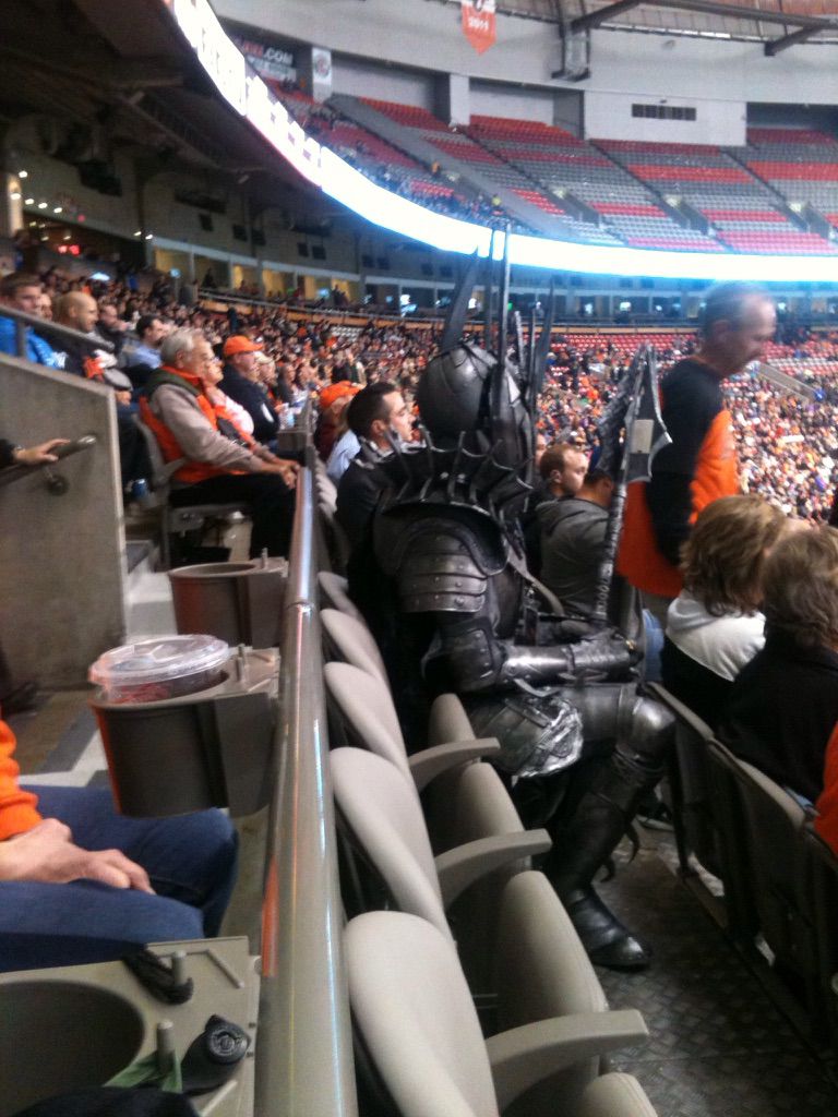 768x1024, 124 Kb / Стадион, трибуны, болельщики, Саурон