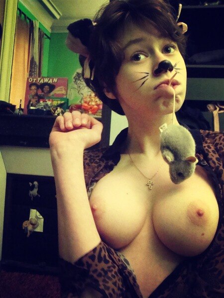 450x600, 63 Kb / сиськи, мышь, крестик