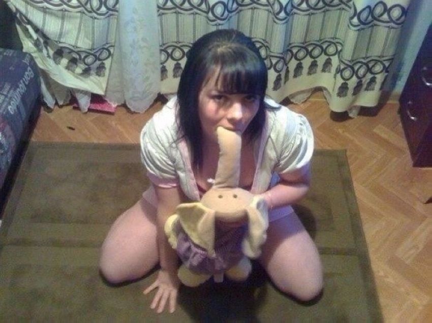 850x636, 184 Kb / девушка, слоник, игрушка, хобот