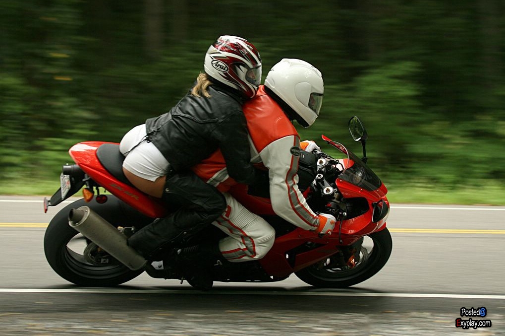 1019x677, 331 Kb / мотоцикл, байкер, попа, шорты