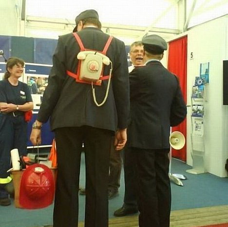 468x467, 55 Kb / телефон, рюкзак, ретро