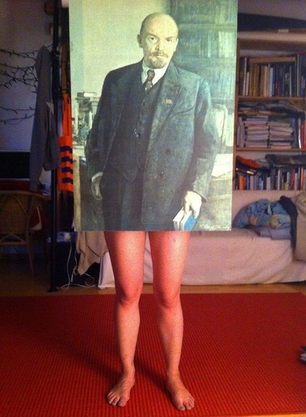 443x604, 59 Kb / ленин, ноги