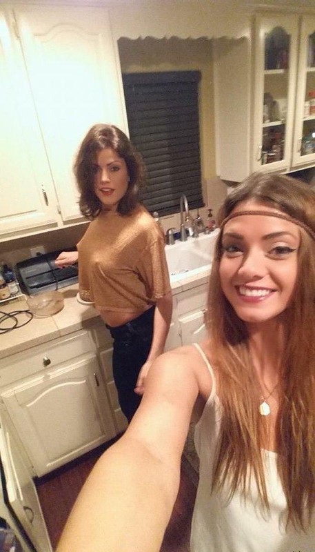 457x800, 84 Kb / селфи, кухня, соски