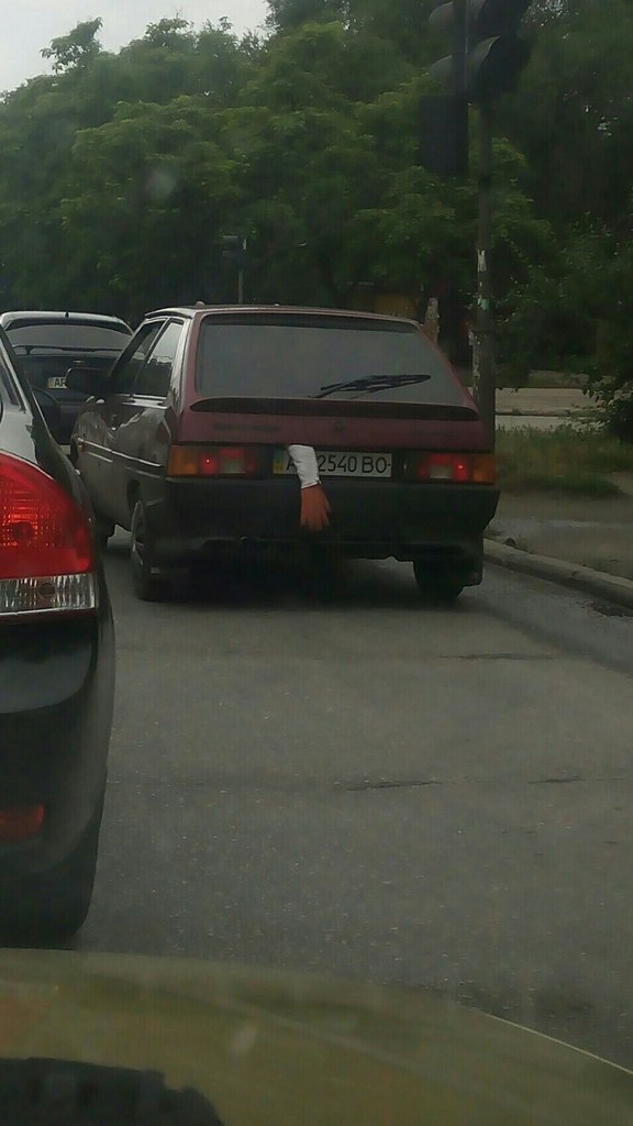 576x1024, 73 Kb / Украина, рука, машина