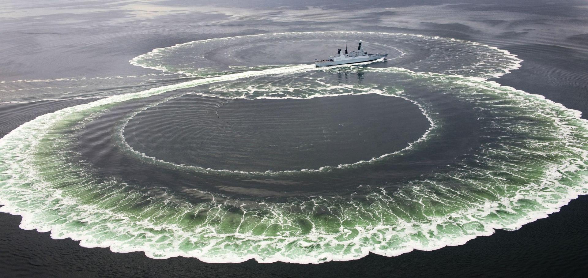 1920x908, 286 Kb / Морской, дрифт, корабль, восьмёрка, циркуляция, щелочная, вода