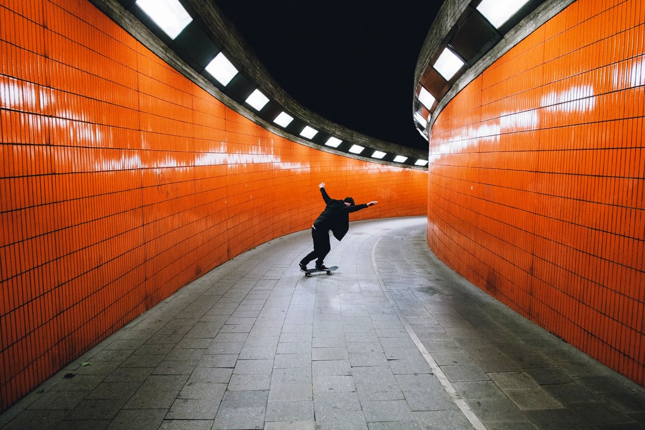 1280x853, 285 Kb / скейтбордист, переход, оранжевые, плитка