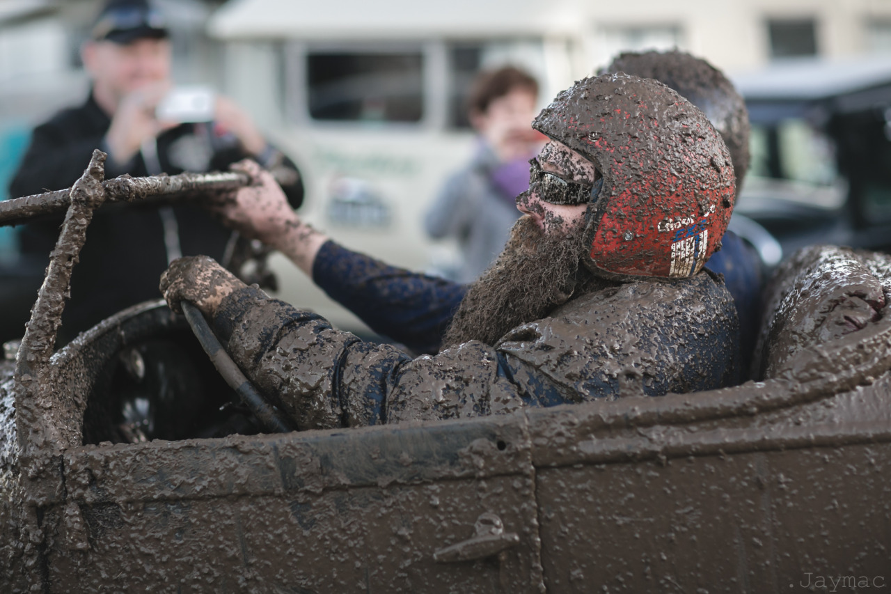 1280x853, 301 Kb / грязь, шлем, машина, борода