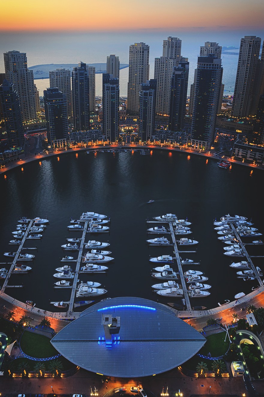 881x1322, 313 Kb / небоскребы, бухта, яхты, лагуна