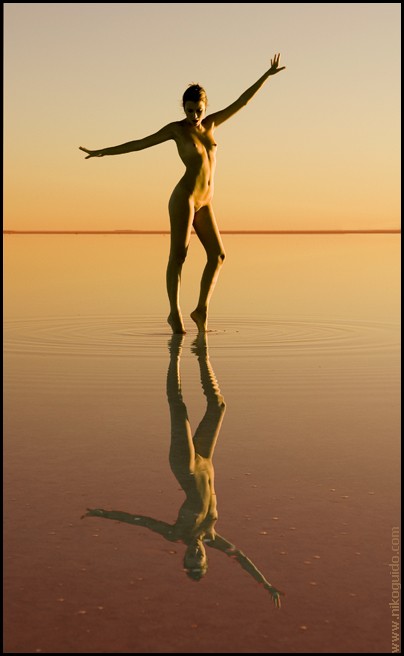 404x656, 35 Kb / отражение, озеро, горизонт, вода