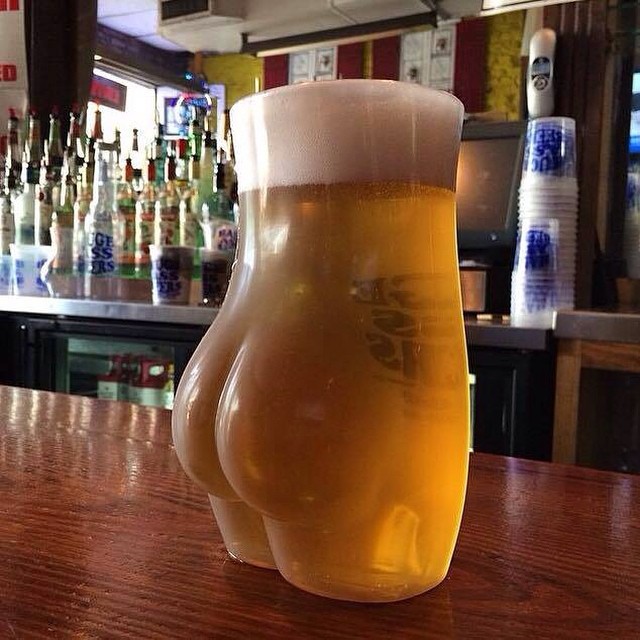 640x640, 97 Kb / Пиво, бокал, попа, бар, стакан, кружка, жопа