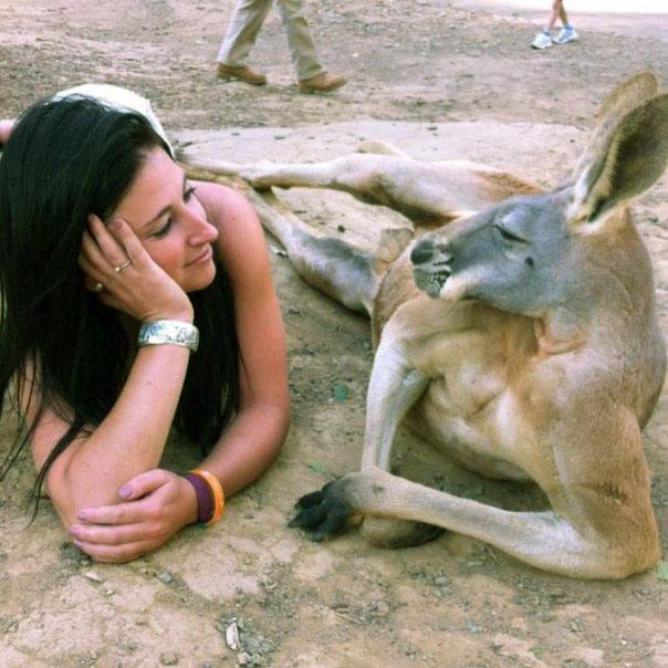 604x604, 108 Kb / девушка, браслет, кенгуру