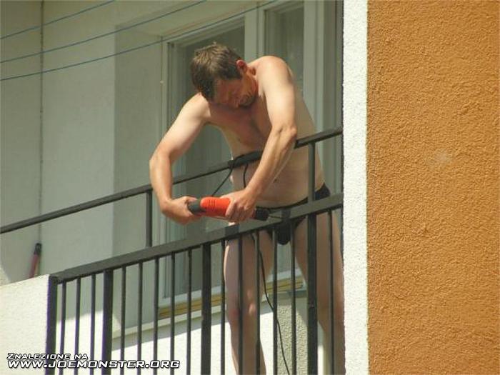 700x525, 54 Kb / дрель, забор, балкон, мужик, долбоеб