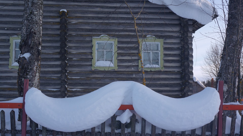 960x539, 162 Kb / дом, сугробы, усы