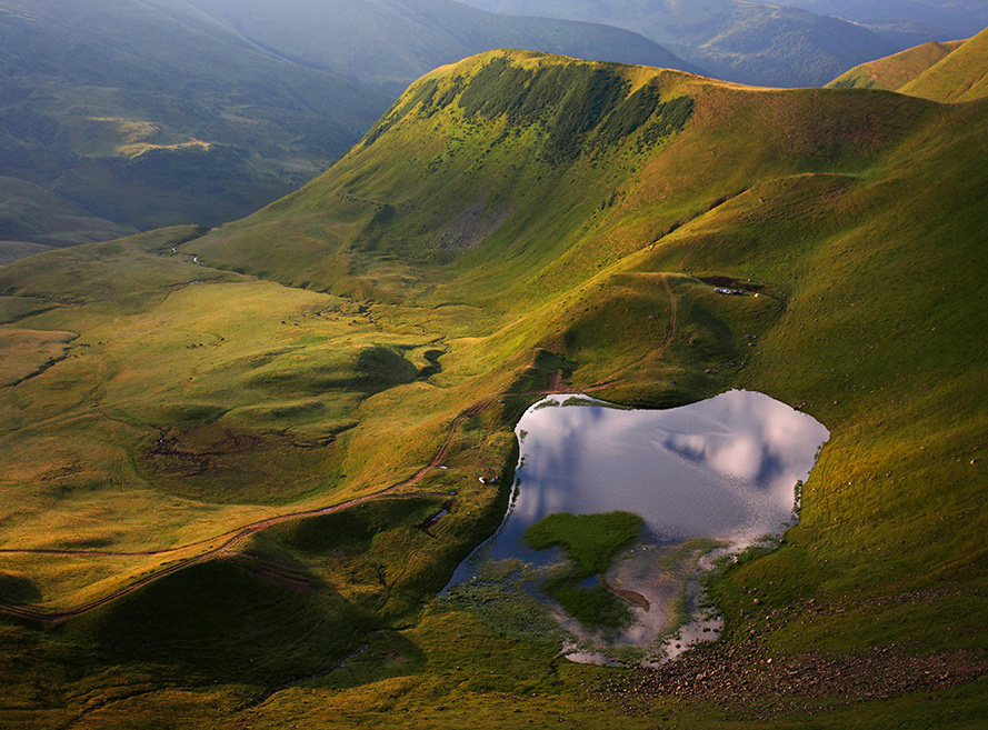 889x657, 336 Kb / горы, озеро, зеленка