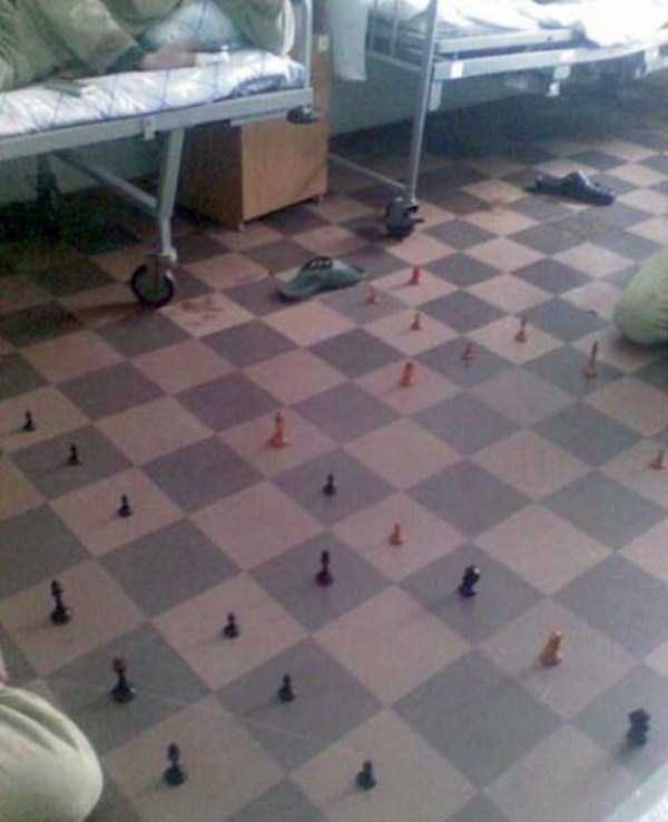 600x738, 27 Kb / Палата, шахматы