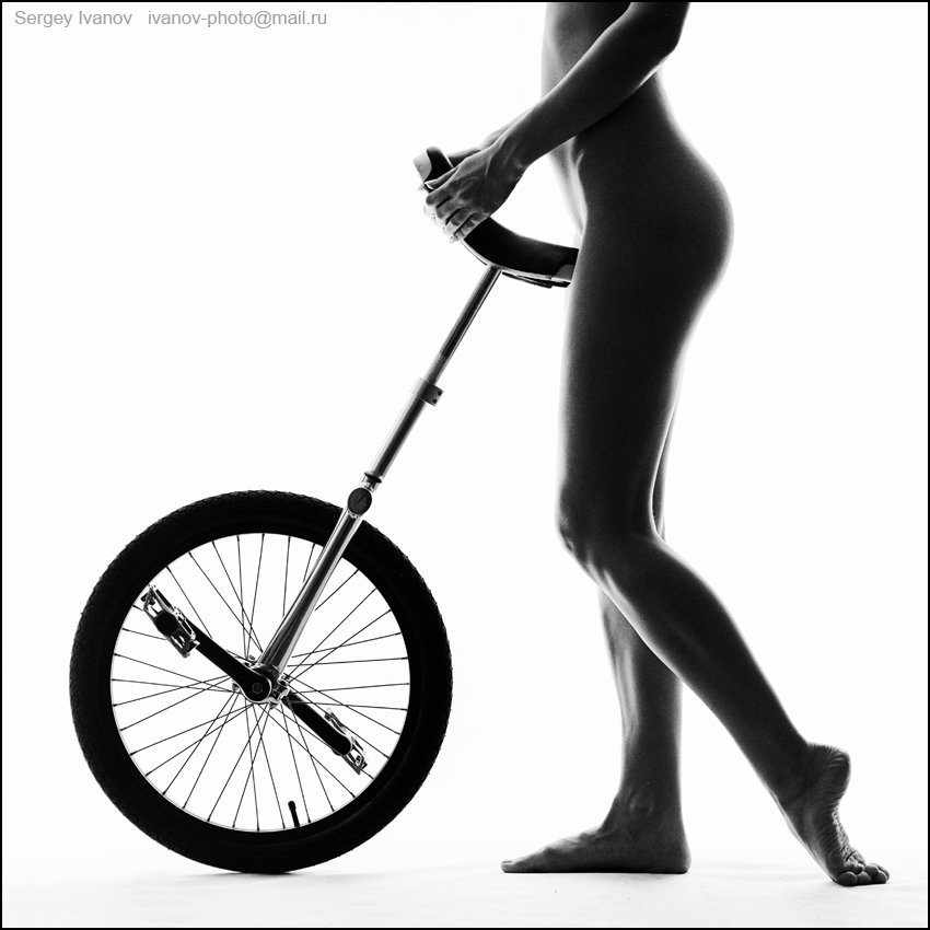 850x850, 175 Kb / Уницикл, седло, ноги