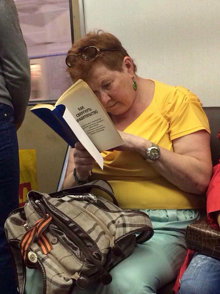 720x960, 75 Kb / бабулька, книга, революционерка