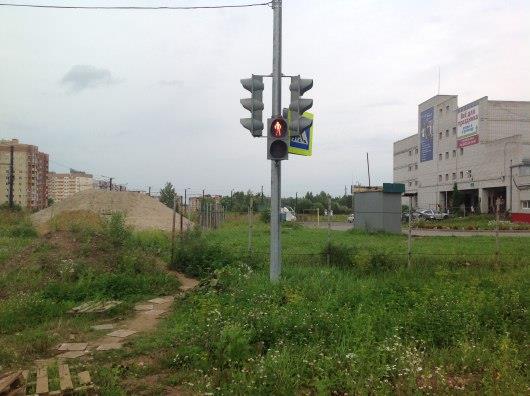 530x396, 36 Kb / Ярославль, пустырь, светофор