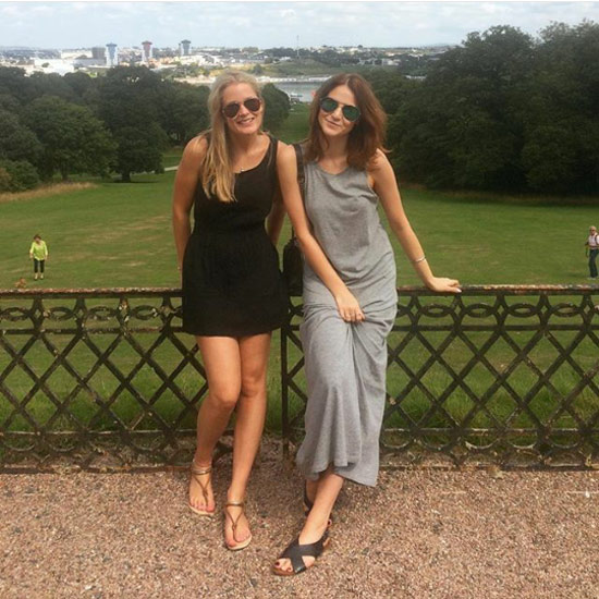 550x550, 88 Kb / рука, девушки, показалось