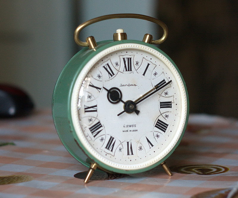 800x663, 149 Kb / Будильник, Янтарь