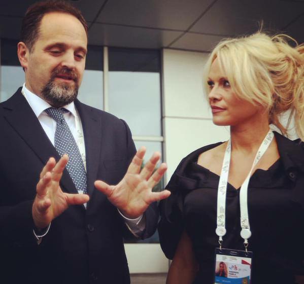 599x560, 39 Kb / Министр, Донской, Памела Андерсон, Pamela Anderson