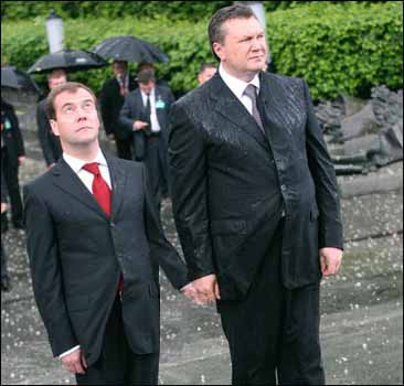 366x350, 25 Kb / медведев, янукович