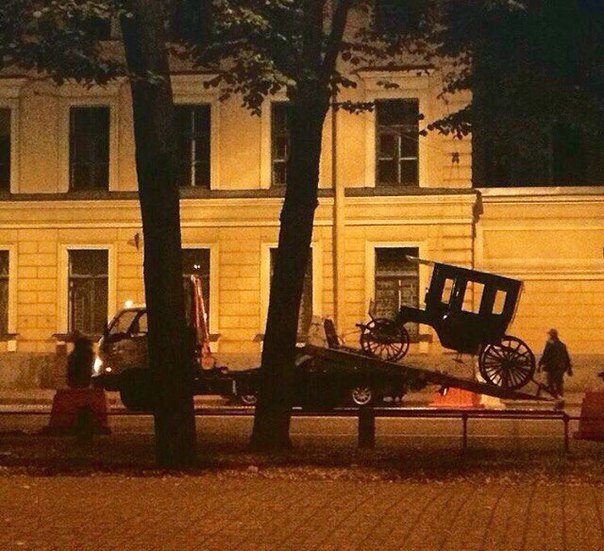 604x551, 90 Kb / Питер, карета, эвакуация