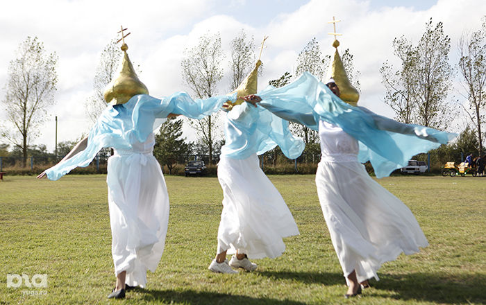 700x440, 89 Kb / купола, танец, пгм