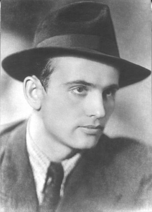 600x840, 36 Kb / Ч/Б, шляпа