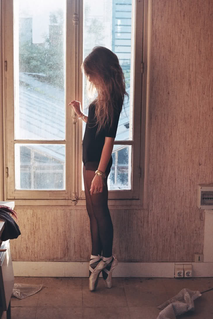 729x1094, 77 Kb / балерина, окно