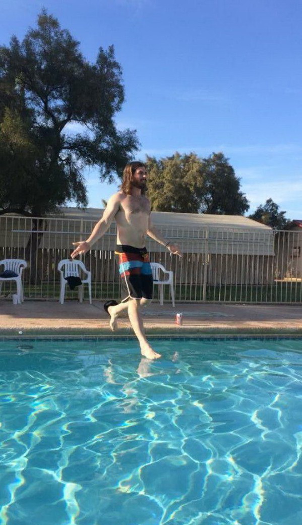 599x1041, 204 Kb / вода, бассейн, иисус