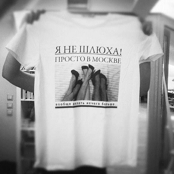 604x604, 71 Kb / шлюха, майка, москва, ноги, ч/б