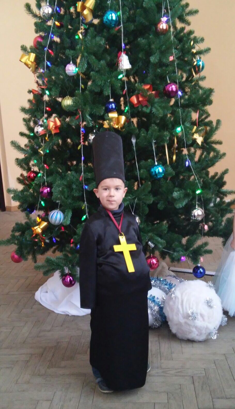 910x1578, 351 Kb / Костюм, поп, ребёнок, крест, ёлка, новый, год, НГ