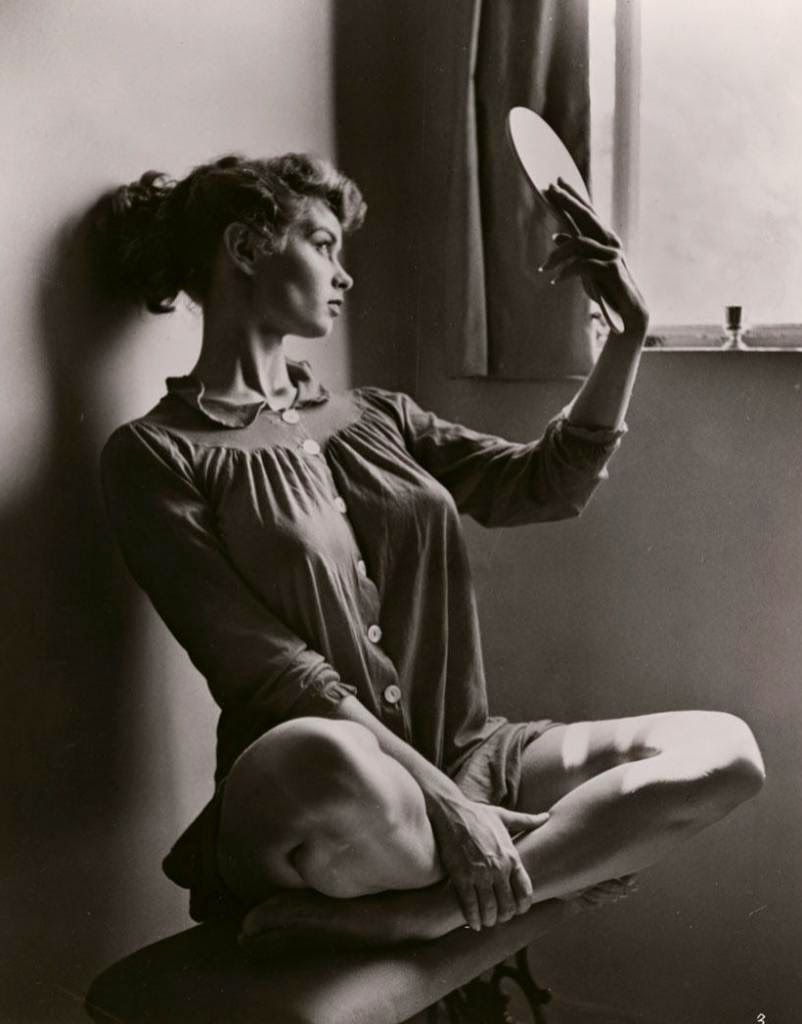 802x1024, 69 Kb / irish mccalla, зеркало, сепия, лотос, ч/б