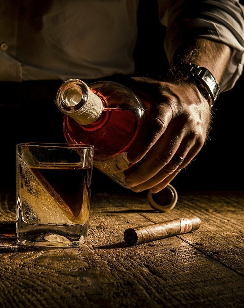 790x998, 158 Kb / виски, сигара, лед