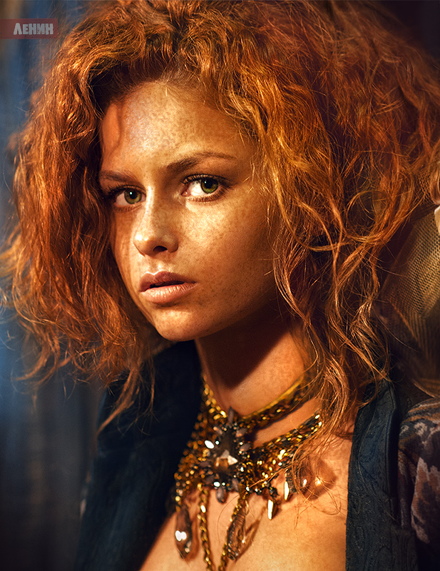 617x800, 359 Kb / рыжая, ленин, камни, подвеска, Юлия Ярошенко